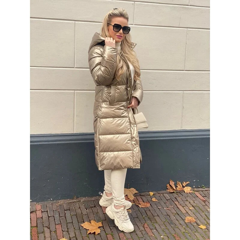 Jolie polarna jakna u zlatnoj ili metalik boji